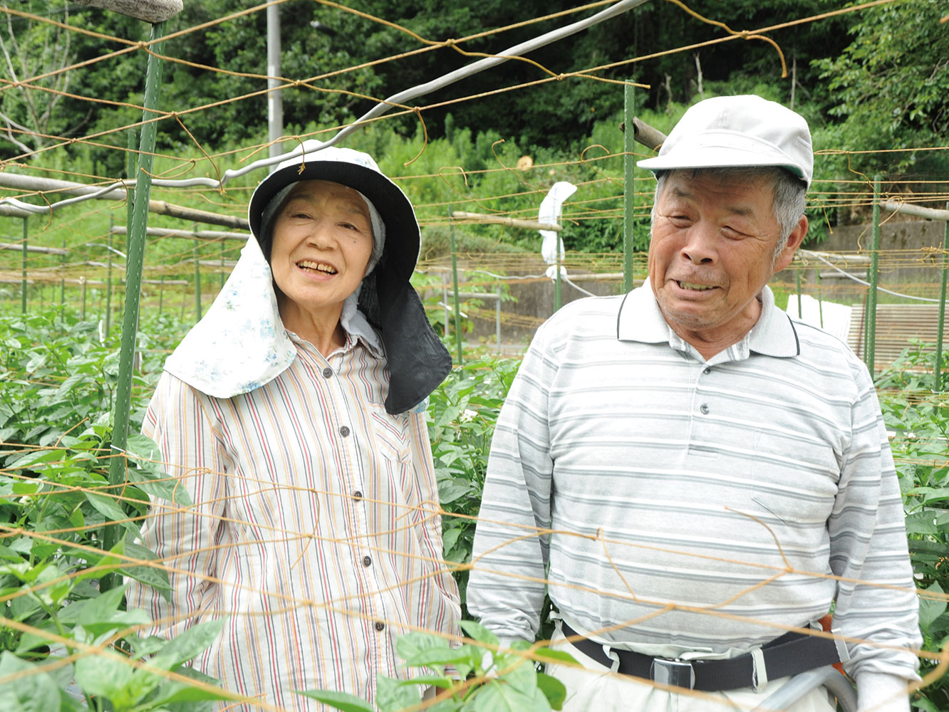 薬師寺林枝さん（左）と弟の景山俊さん（右）