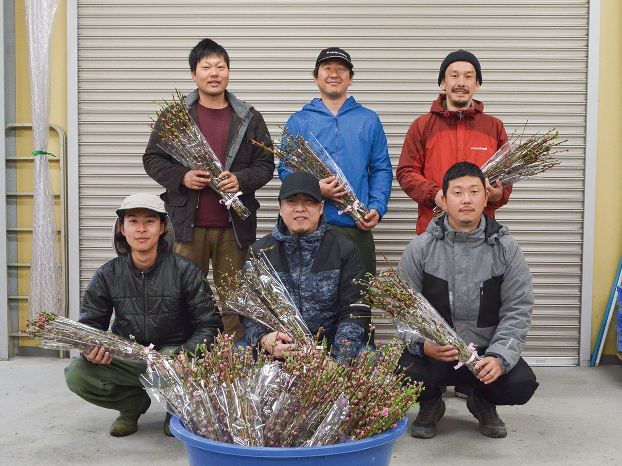 3Mクラブが続けている地域の園児に花桃のプレゼント